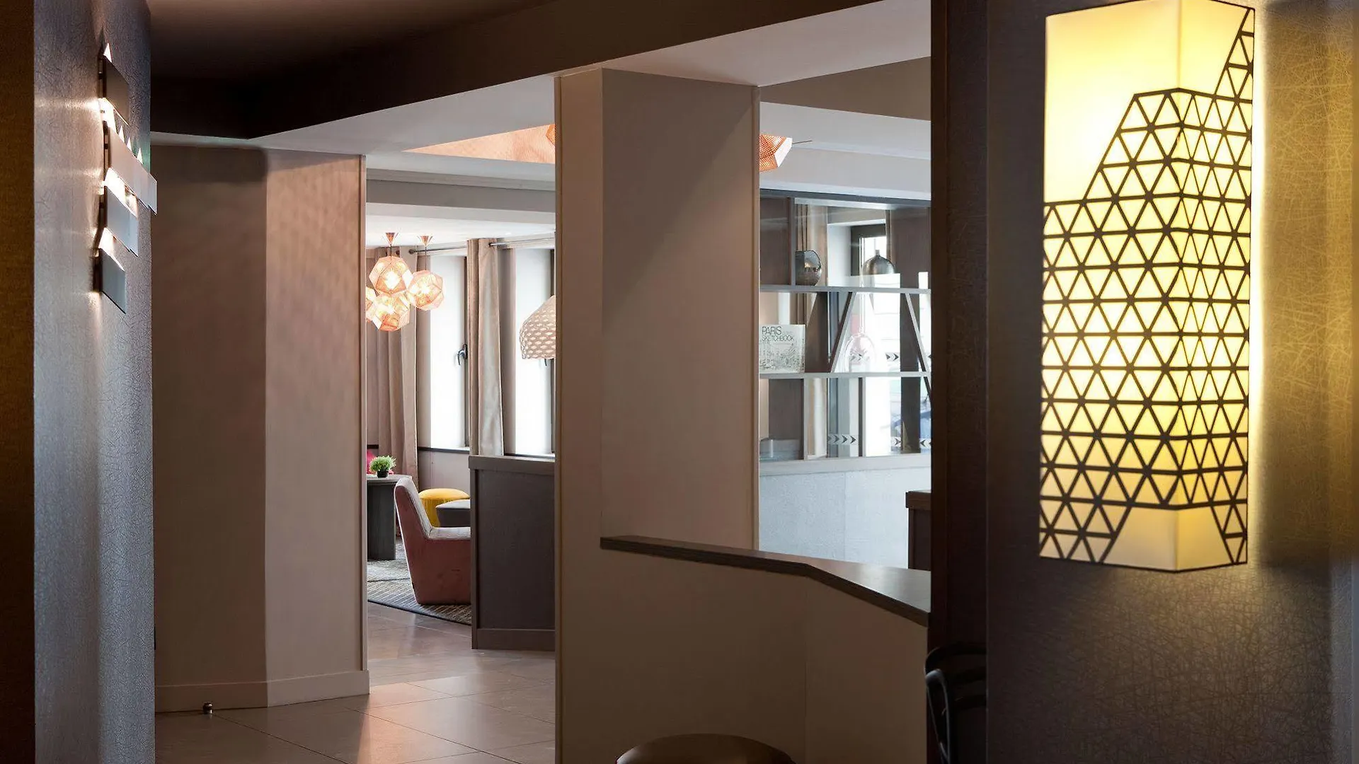 Eiffel Capitol Hotel 3*