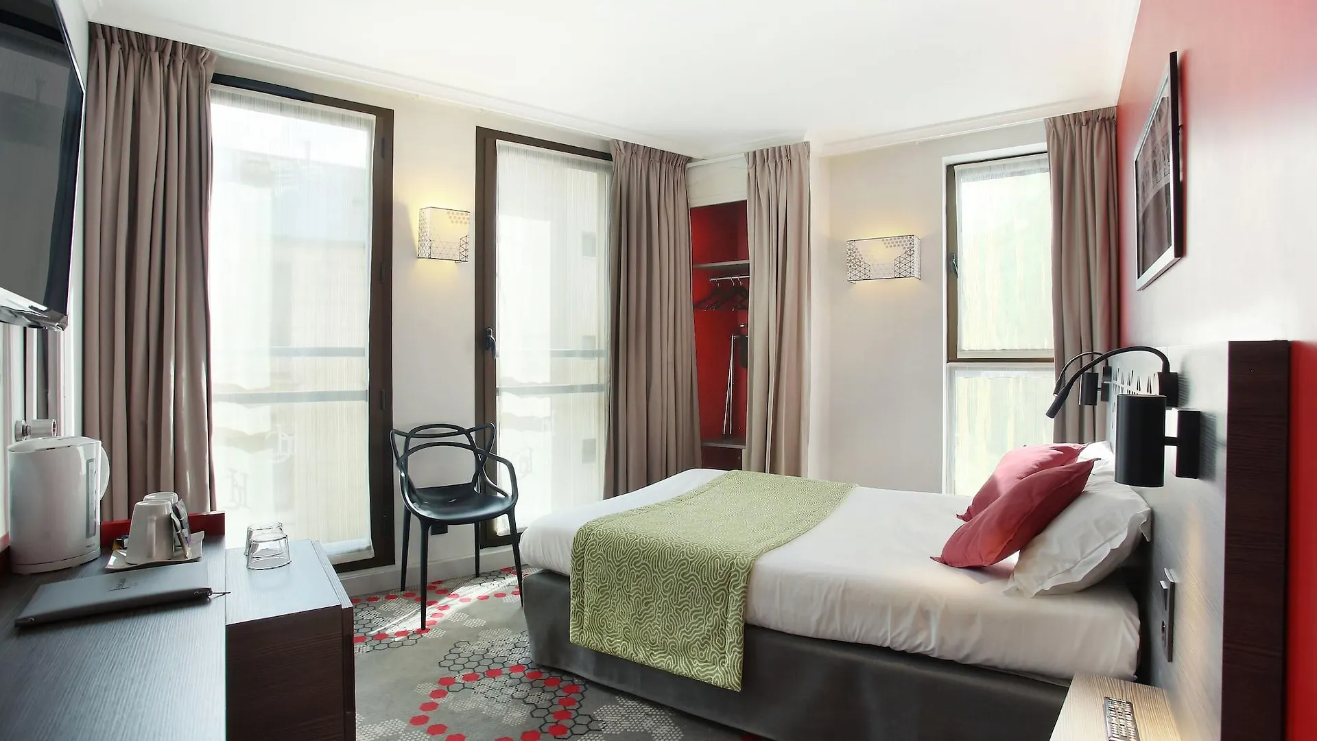 Eiffel Capitol Hotel Paris