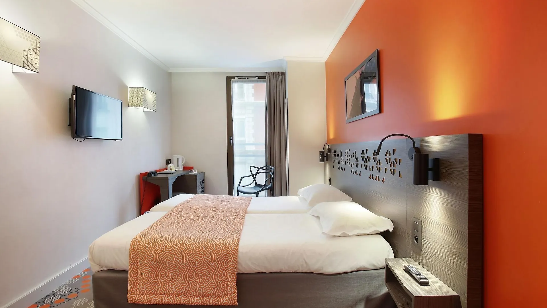 Eiffel Capitol Hotel Paris