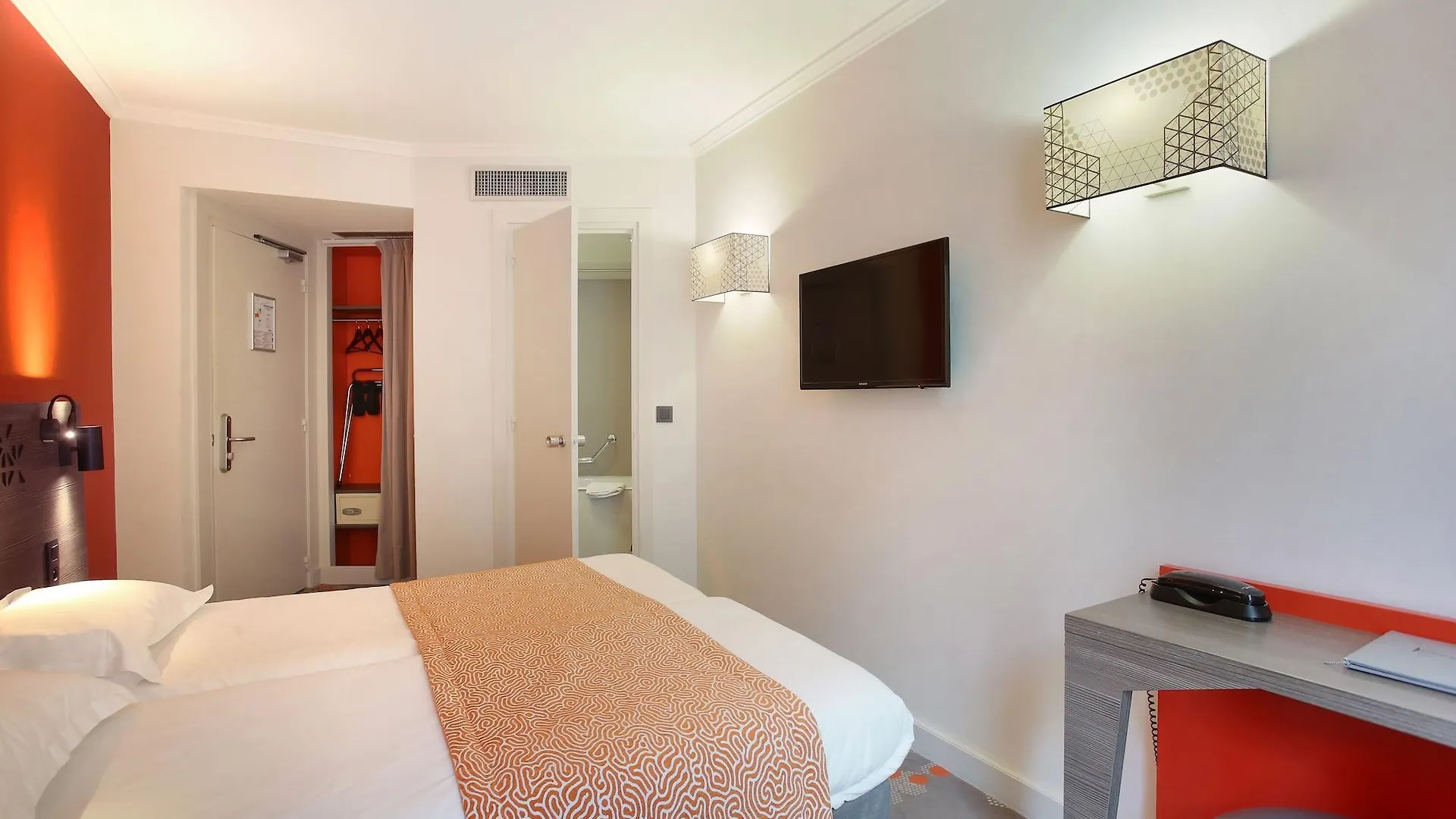 Hotel Eiffel Capitol 3*