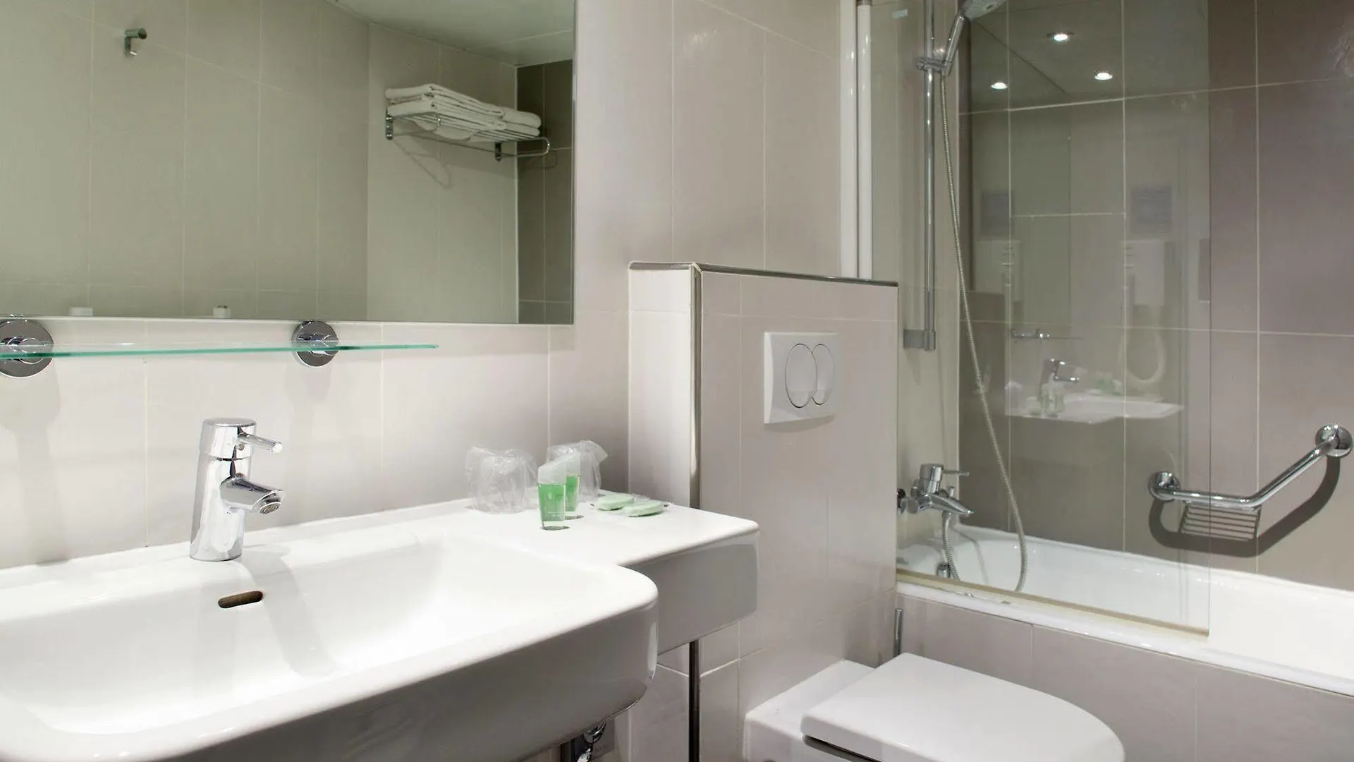 Hotel Eiffel Capitol 3*